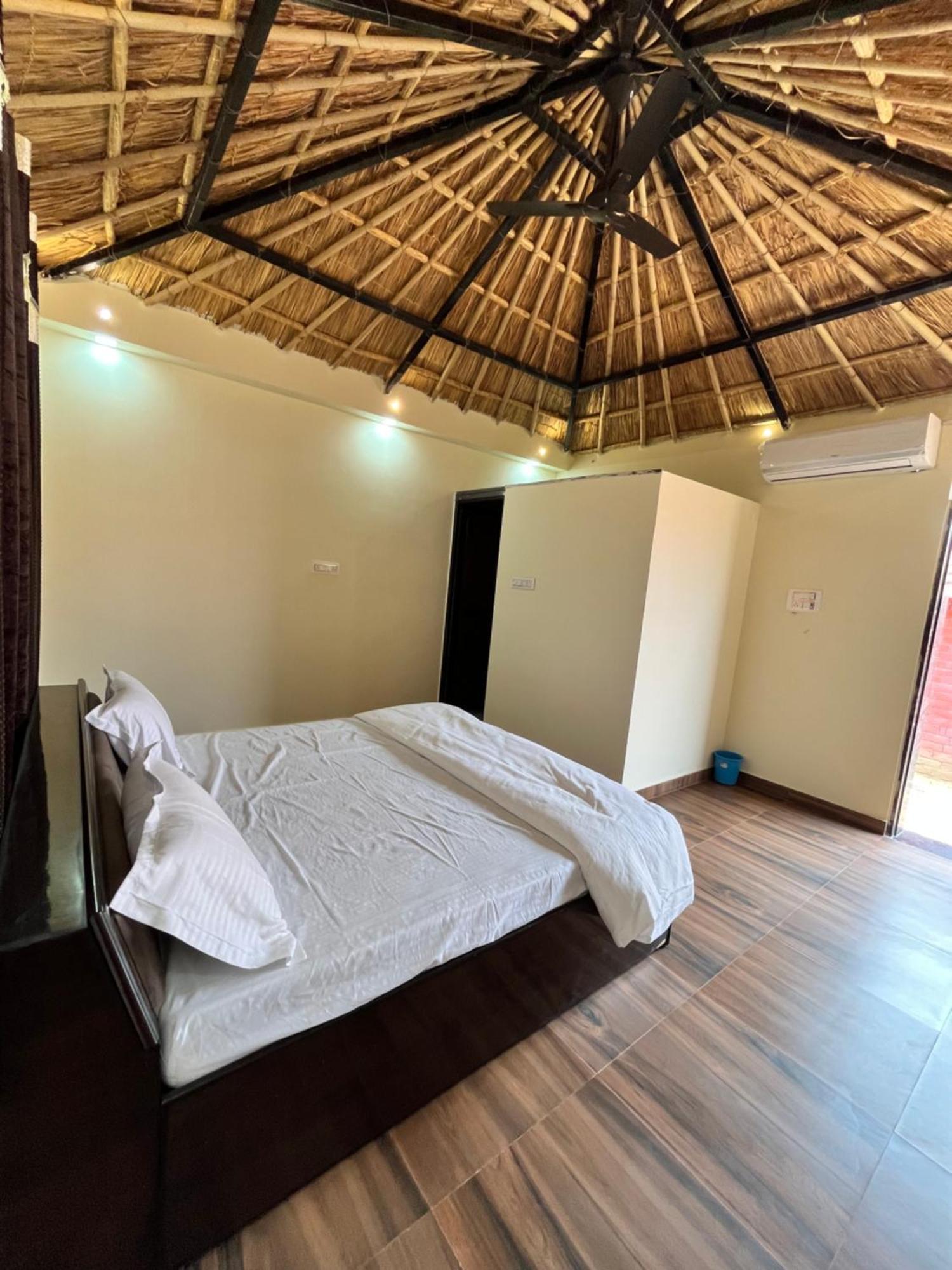 The Royal Hut Hotel Ajmer Buitenkant foto
